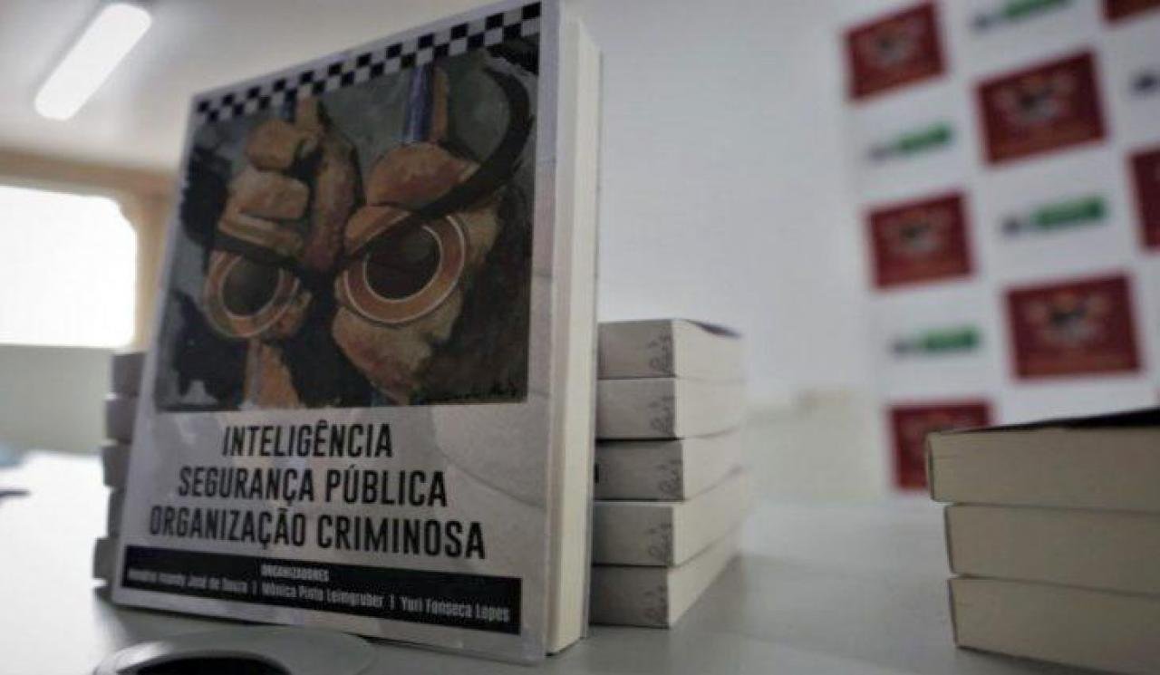 Livro reúne experiências, atuações e estratégias da área da Segurança Pública Livro reúne experiências, atuações e estratégias da área da Segurança Pública